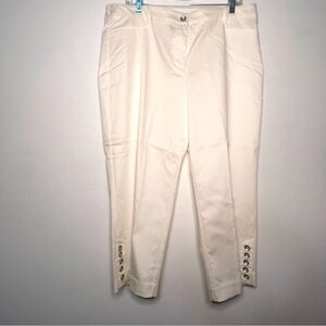 Multiples ivory capris w/5-button detail at hemline. Sz 16. Preowned, like new.